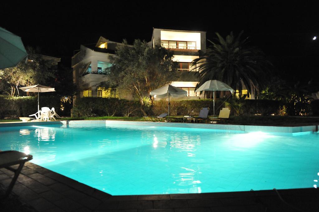 יאליסוס Niki Hotel Apartments מראה חיצוני תמונה